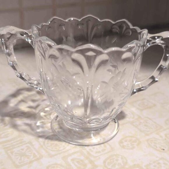 Vintage Etched Flower Glass Sugar Bowl and Creamer Pitcher Set - Picture 7 of 7